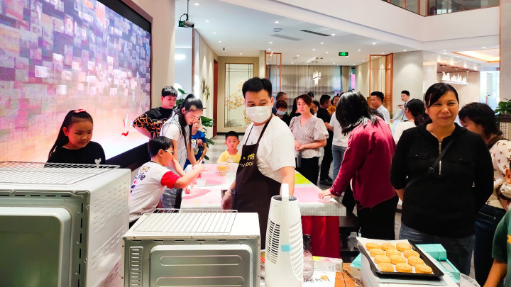 1632474947720164.jpg 情暖中秋.jpg