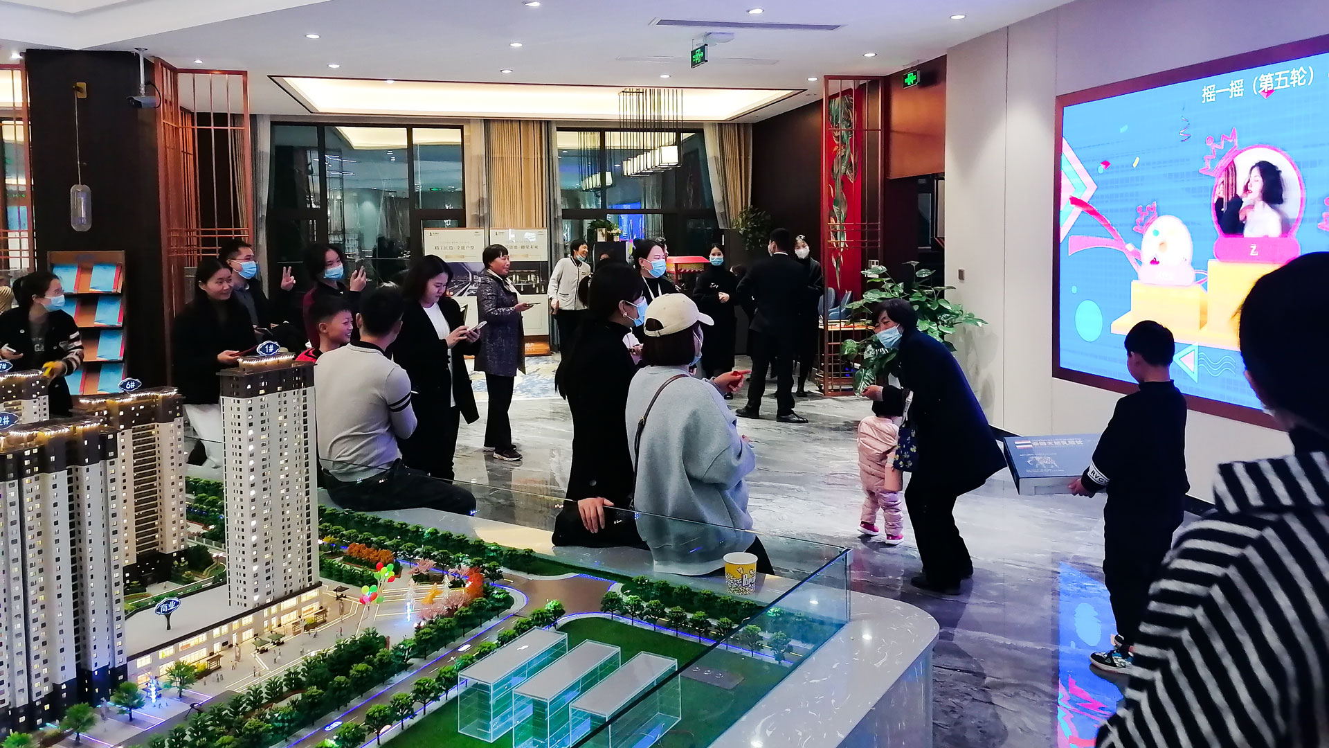 1637292047891710.jpg 每周整點-(1).jpg