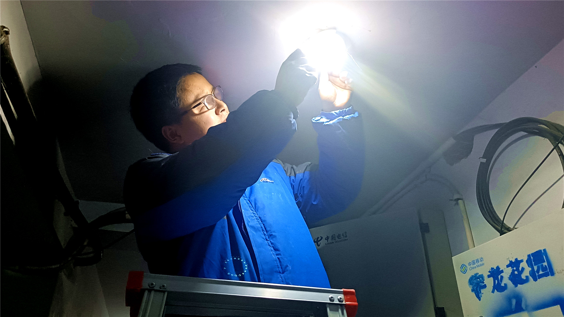 排除用電隱患，對(duì)宇龍花園 (1)_副本.jpg